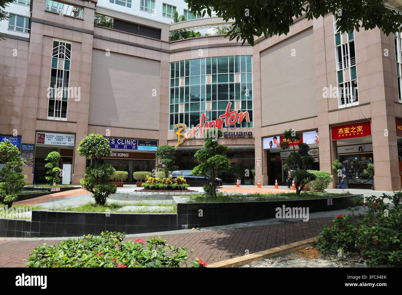 SINGAPUR STADT, SINGAPUR - 11. MÄRZ 2024: Einkaufszentrum Burlington Square in Singapur. Stockfoto