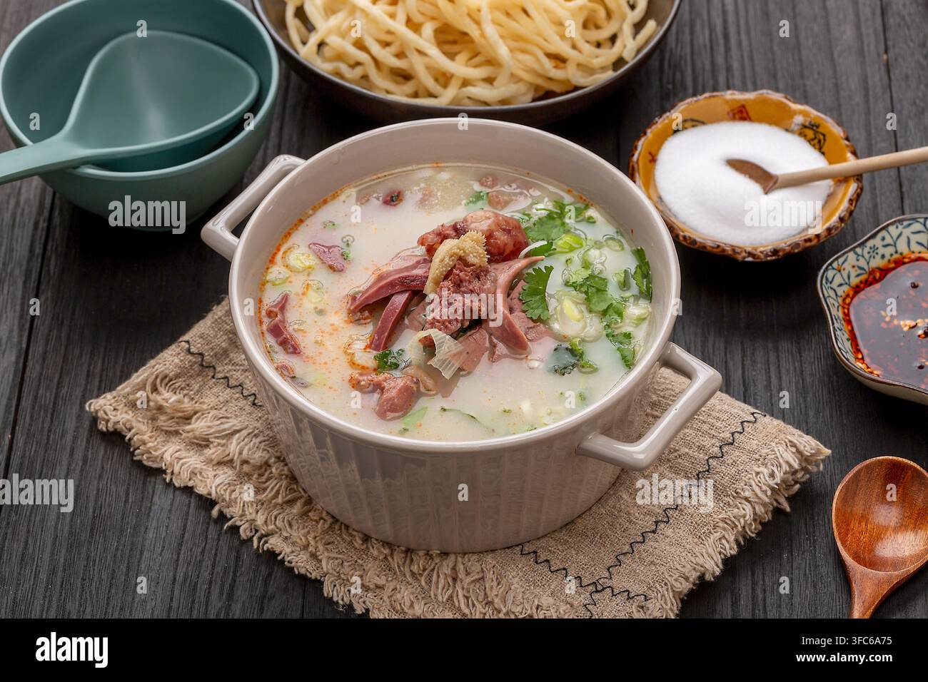Henan-Lamm-Nebelsuppe Traditionelles chinesisches Gericht Stockfoto