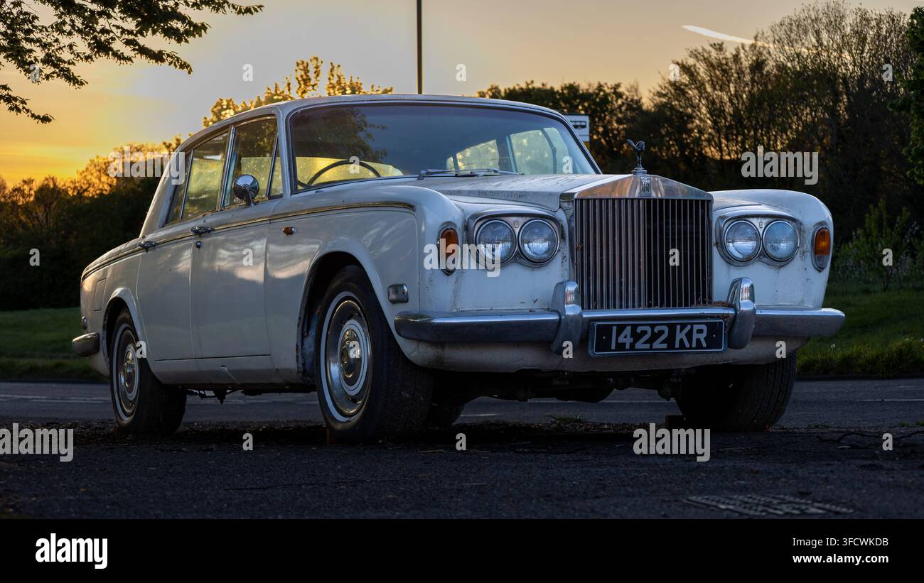 Klassischer Rolls-Royce-Luxuswagen im Freien bei Sonnenuntergang in England fotografiert Stockfoto