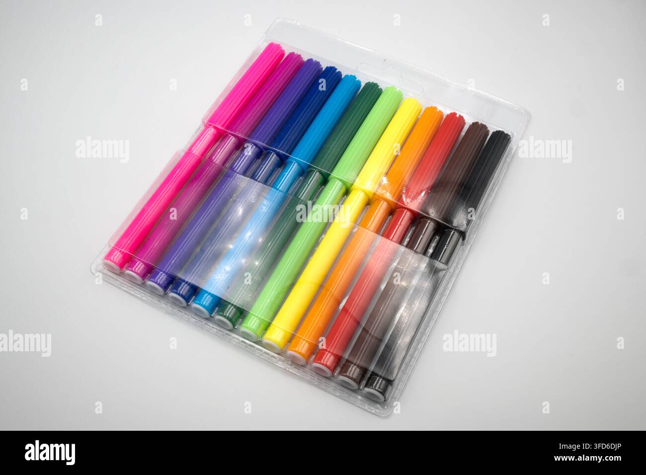 Mehrfarbige Filzstifte, Kinderfarbmaterialien. Stockfoto