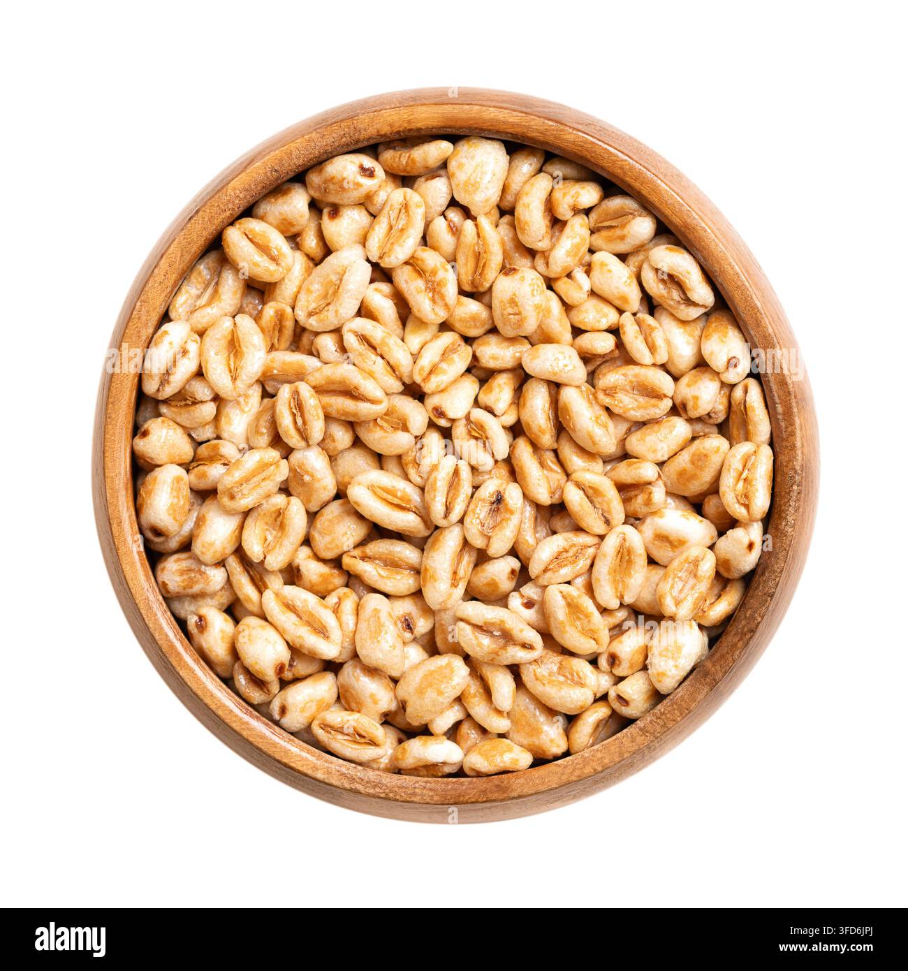 Honighafer, gepuffter Weizen mit Honig in einer Holzschale. Eine Art gesüßtes, gepufftes Frühstücksgetreide aus Weizenkörnern, die mit Honig und Zucker überzogen sind. Stockfoto