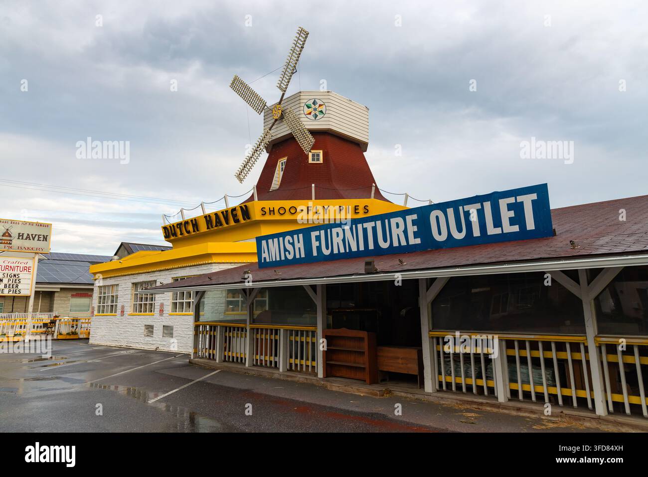 Ronks, Pennsylvania - Vereinigte Staaten - 24. August 2026: Die berühmte Dutch Haven Shoo-Fly Pie Bakery auf der historischen Lincoln Highway in Ronks, Pennsyl Stockfoto