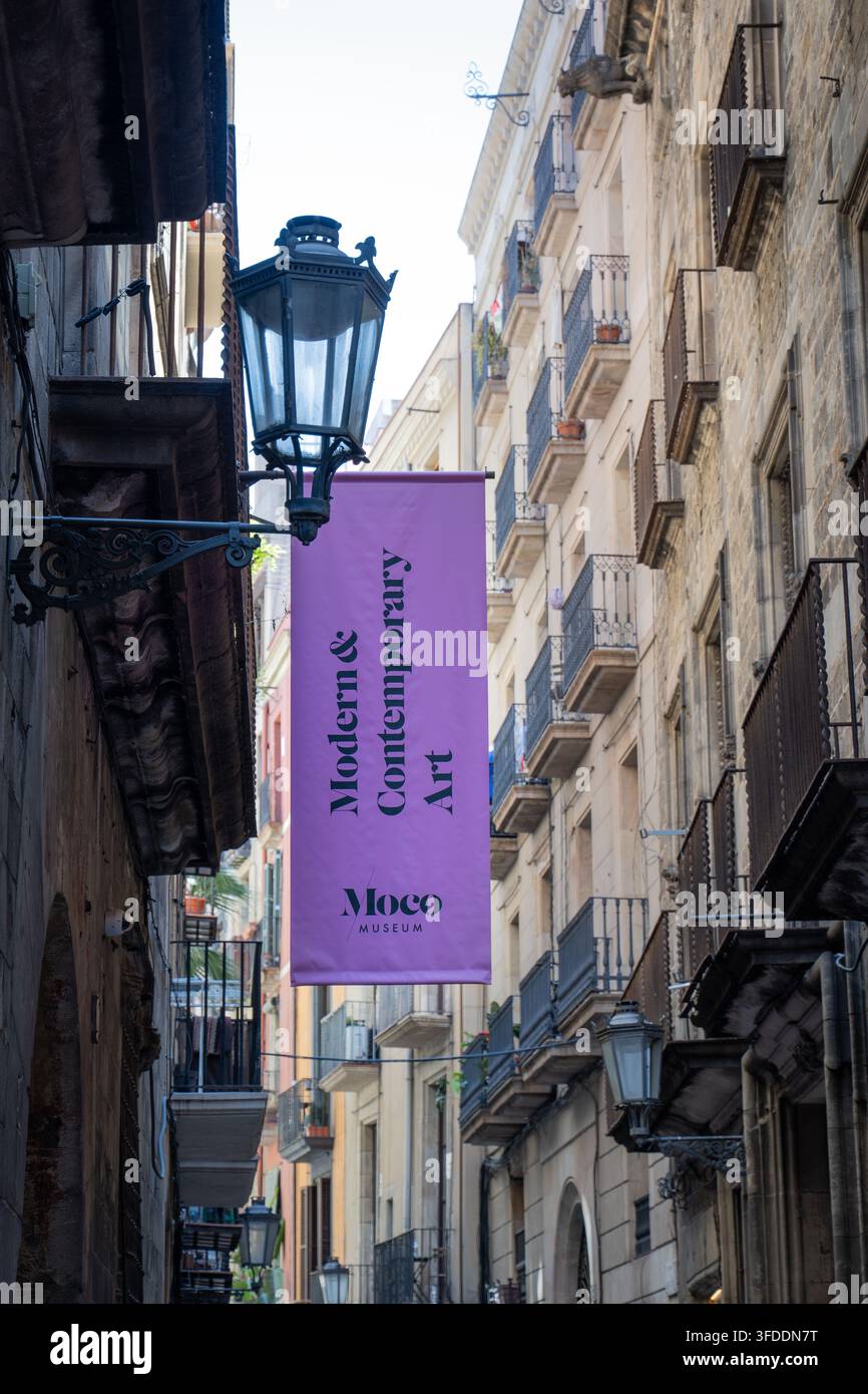 Barcelona, Spanien - 5. Aug. 2026: Das Moco, Museum für moderne und zeitgenössische Kunst, enthält eine Sammlung von über 100 modernen, zeitgenössischen, digitalen und imme Stockfoto