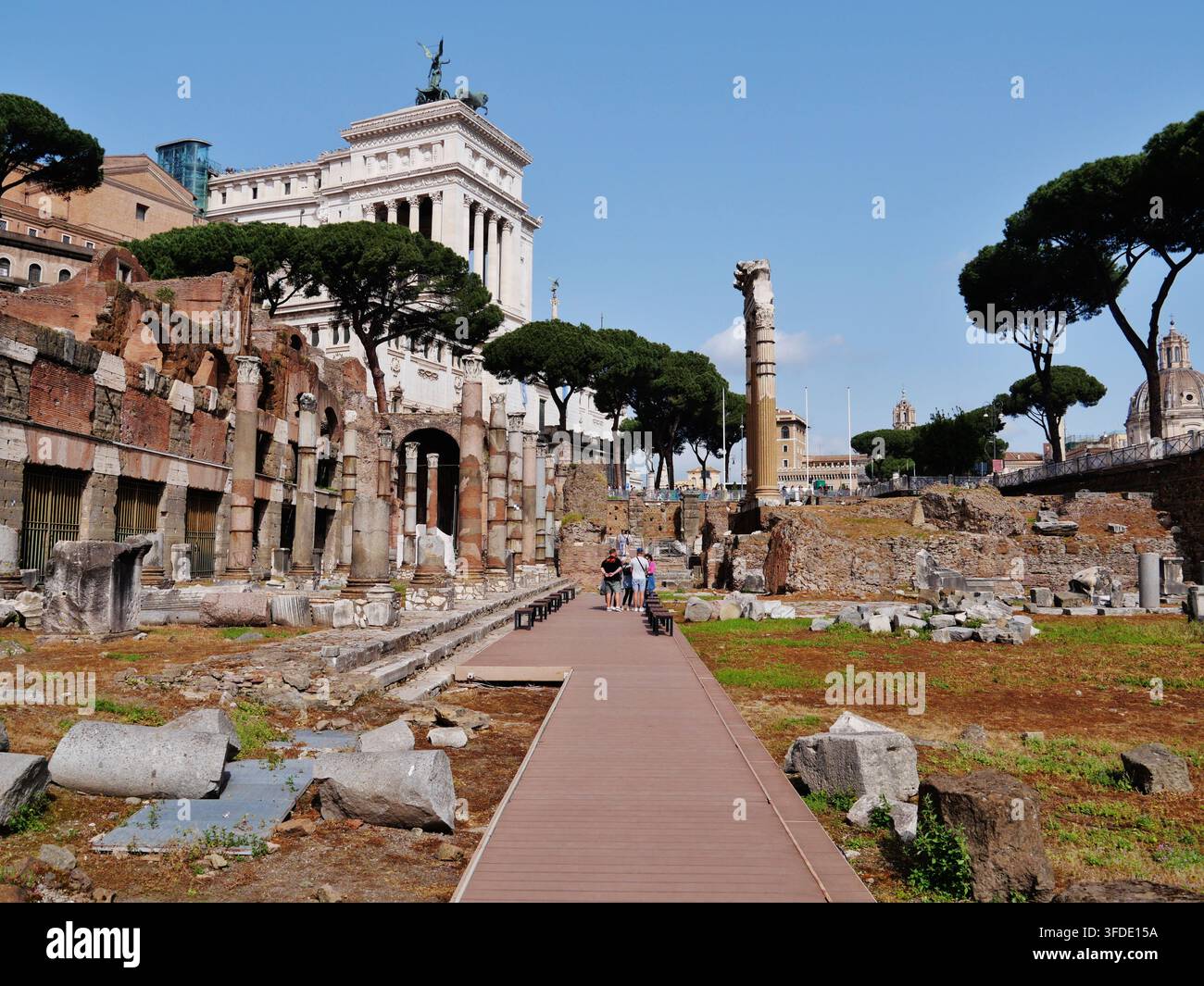 Foro di Cesare/Forum von Cesar & Vittoriano, Rom, Lazio, Italien, April 2024 Stockfoto