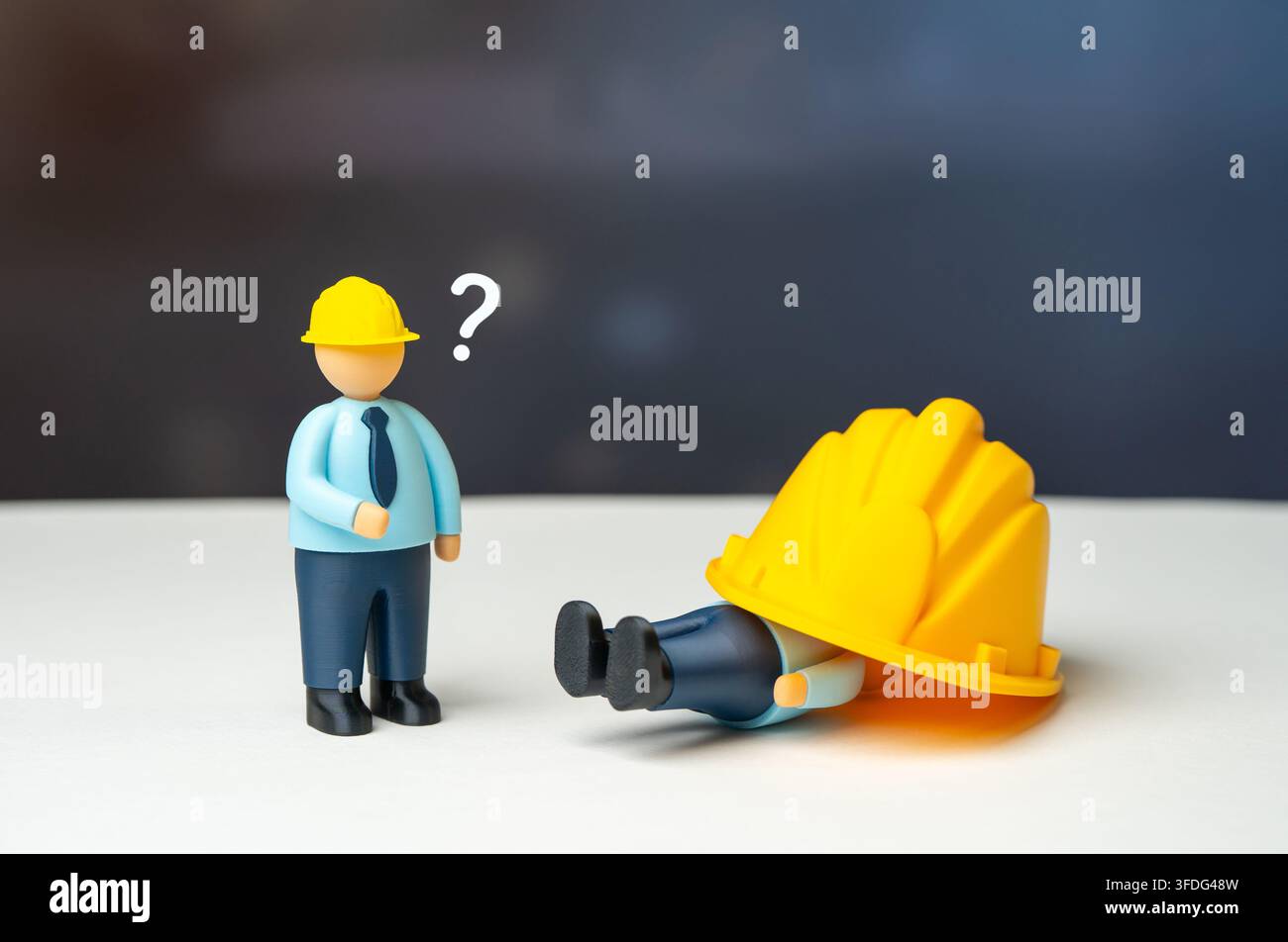 Ingenieur kämpft mit Arbeitsaufgaben. Konzept von Arbeitsüberlastung, Mangel an Fähigkeiten und Inkompetenz. Personalengpässe, berufliche Ausbildung und hoher Arbeits... Stockfoto