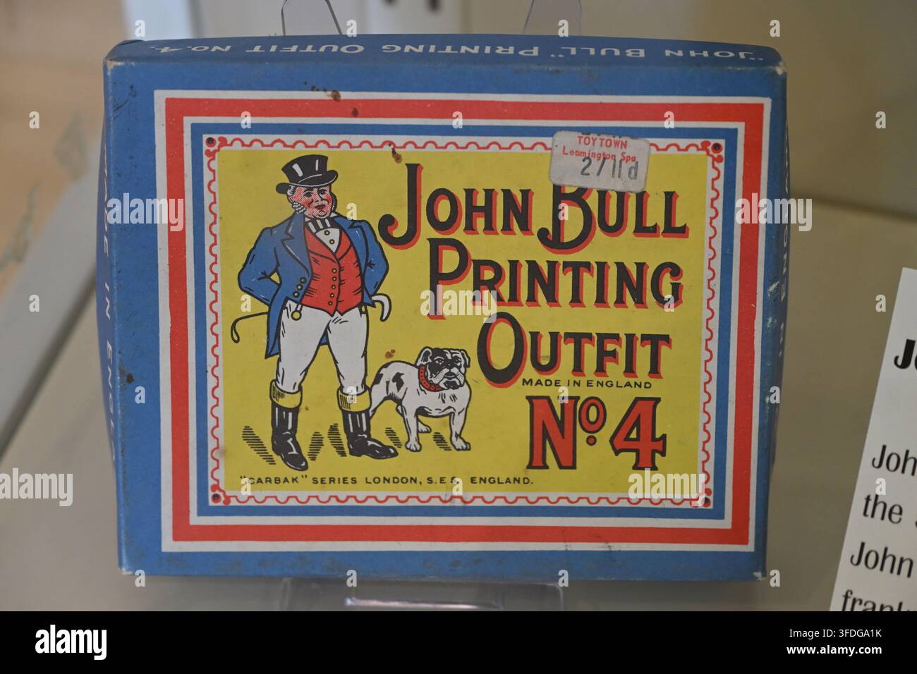 Druckspielzeug für Kinder mit der britischen Figur John Bull Stockfoto