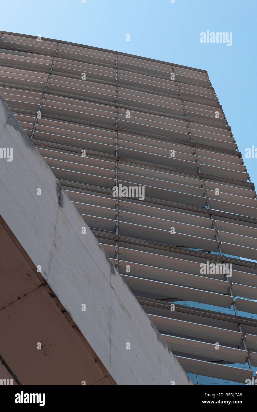 Moderne architektonische Gebäudefassade Stockfoto