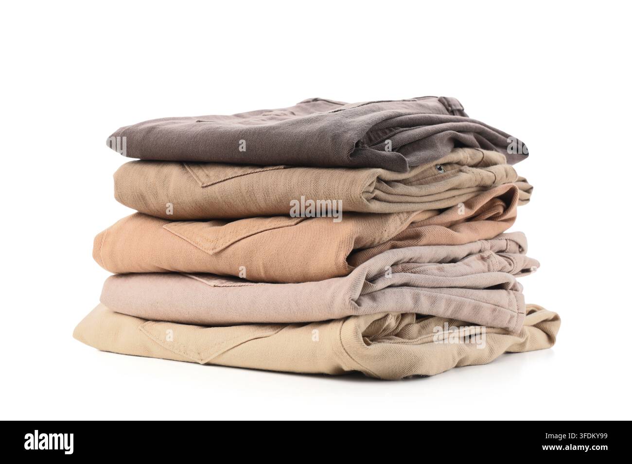 Nachhaltige Mode und Kapselgarderobe, Stapel gefalteter neutral gefärbter Hosen und Chinos für minimalistische Kleiderorganisation auf weißem Hintergrund Stockfoto
