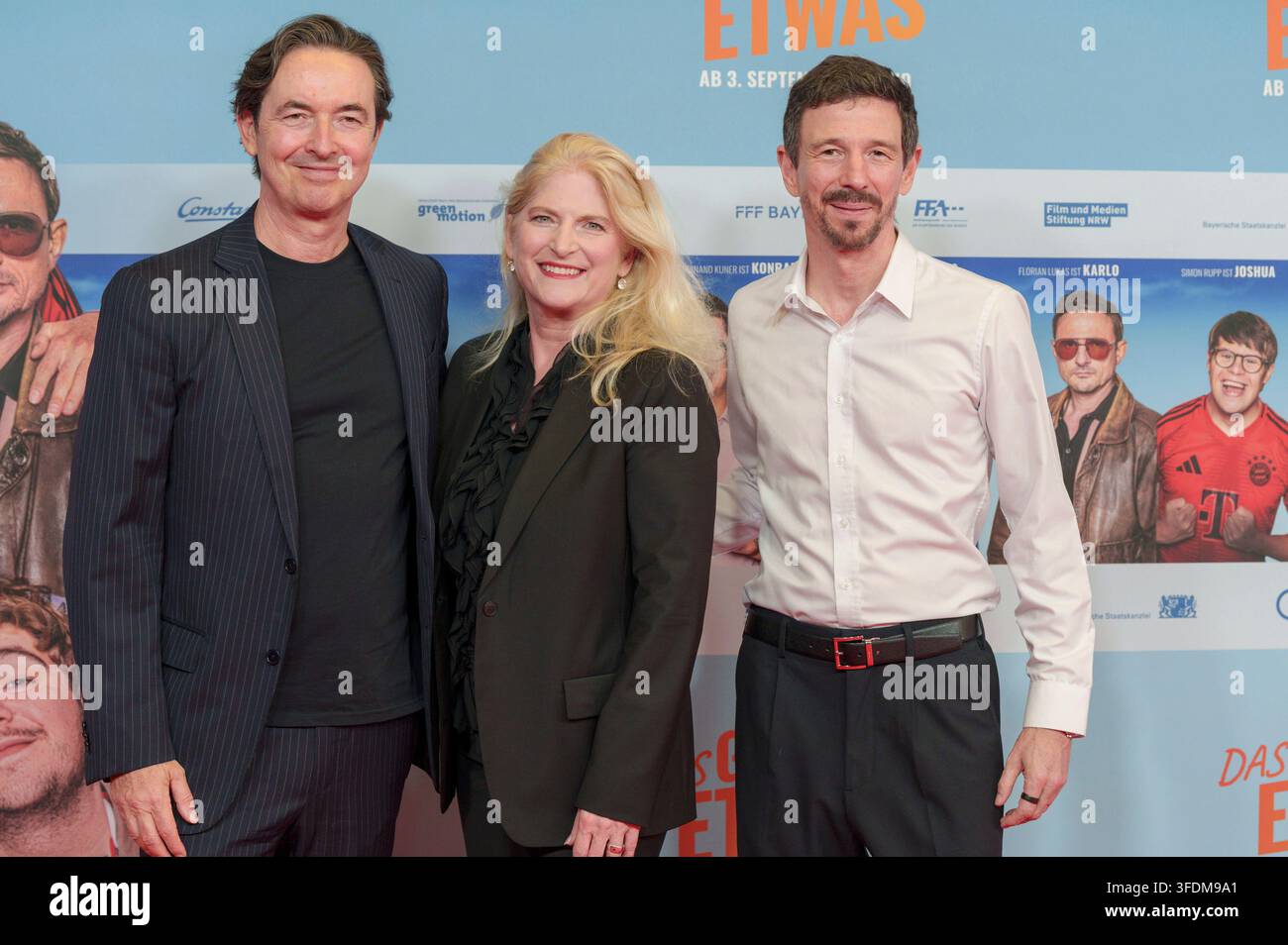 Martin Bachmann, Judith Erber und Oliver Berben bei der Premiere des Kinofilms Das gewisse Etwas im Mathäser Filmpalast. München, 31.08.2026 *** Martin Bachmann, Judith Erber, and Oliver Berben at the premiere of the movie *Das gewisse Etwas* at the Mathäser Filmpalast in Munich, August 31, 2026 Foto:xN.xKolinzx/xFuturexImagex etwas 6814 Stockfoto