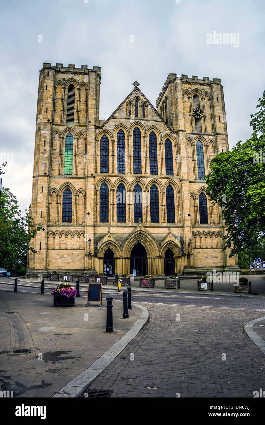 Vorderansicht der Ripon Kathedrale. Stockfoto