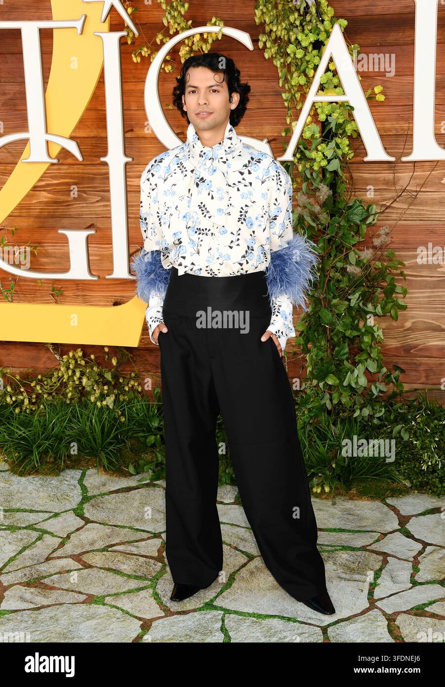 WESTWOOD, KALIFORNIEN - 31. AUGUST: Xolo Maridueña nimmt an der Premiere von Warner Bros. Pictures' „Practical Magic 2“ im Directors Village am 31. August teil Stockfoto