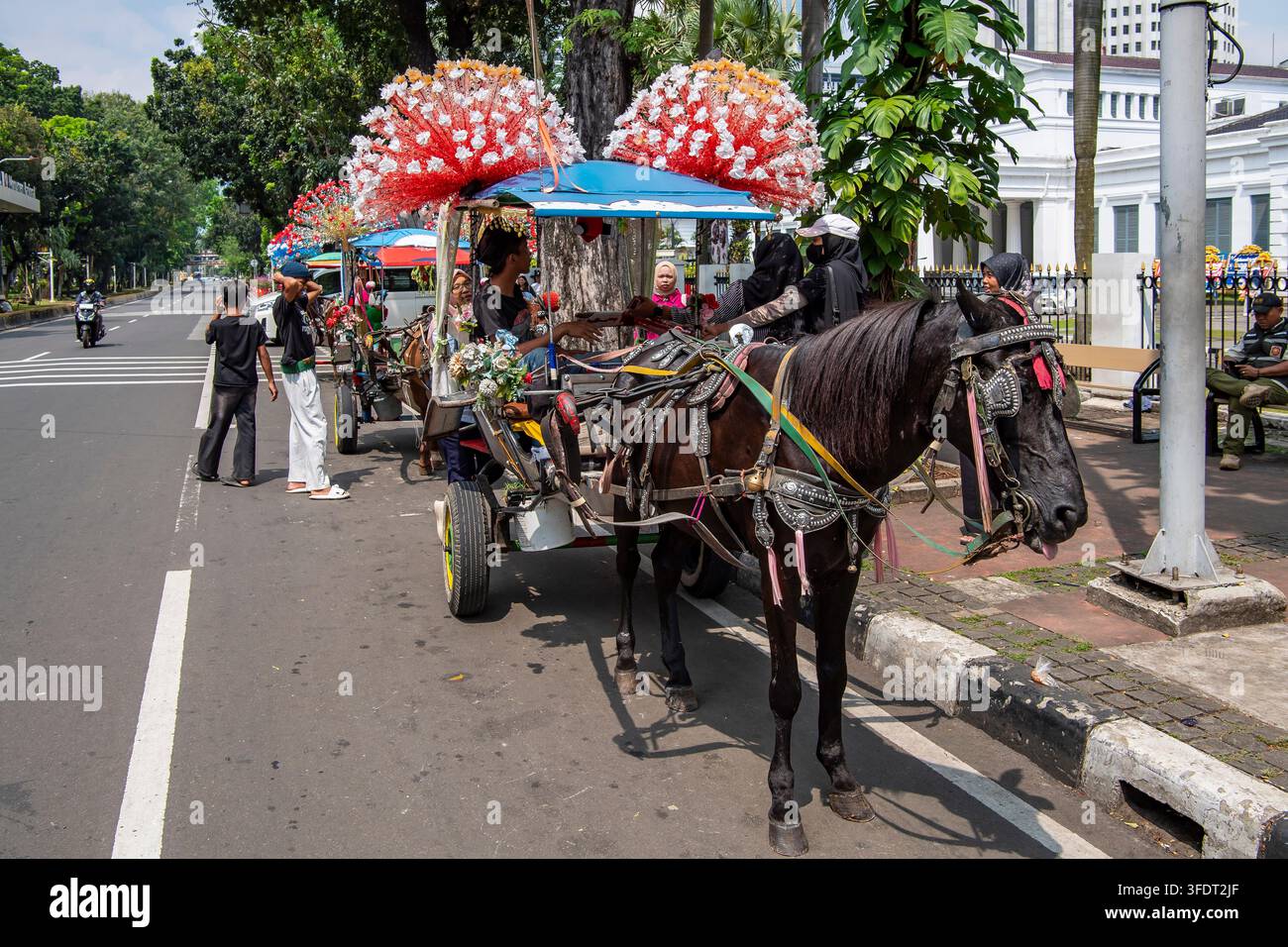bunt geschmückte Kutschen, Pferdewagen für Touristen, Hauptstadt, Jakarta, Indonesien Stockfoto