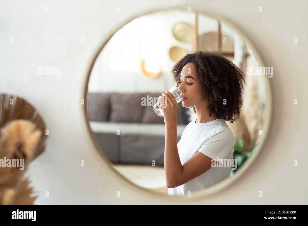 Dehydrierung, Aufrechterhaltung der normalen Darmfunktion und Gleichgewicht von Körper, Haut und Gesundheit Stockfoto