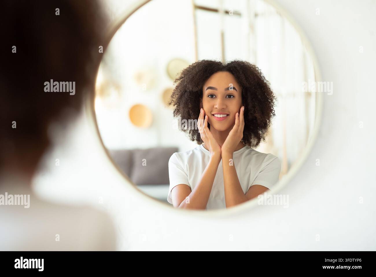 Gesunde perfekte Haut und Gesundheitsversorgung nach dem Spa-Tag an Zu Hause Stockfoto