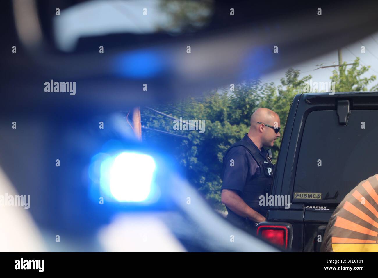 Officer Jeff Wagner bei einer Verkehrskontrolle entlang der Woodbourne Road in Middletown Township, Bucks County, PA, am 13. Aug. 2026. Stockfoto