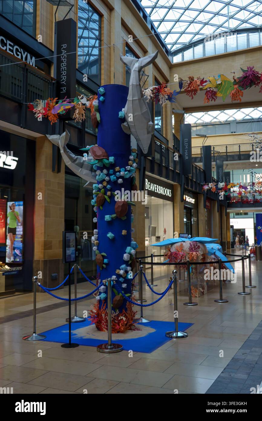 Kunstinstallation zum Meeresleben in der Grande Arcade Cambridge-Einkaufsmall Stockfoto
