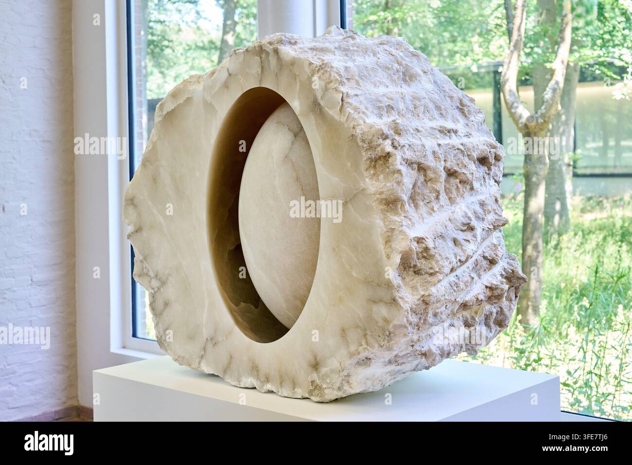 Ohne Titel, 2018, Alabaster, Anish Kapoor (Bombay 1954), Kröller-Müller-Museum, De Hoge Veluwe Nationalpark, Otterlo, Niederlande Stockfoto