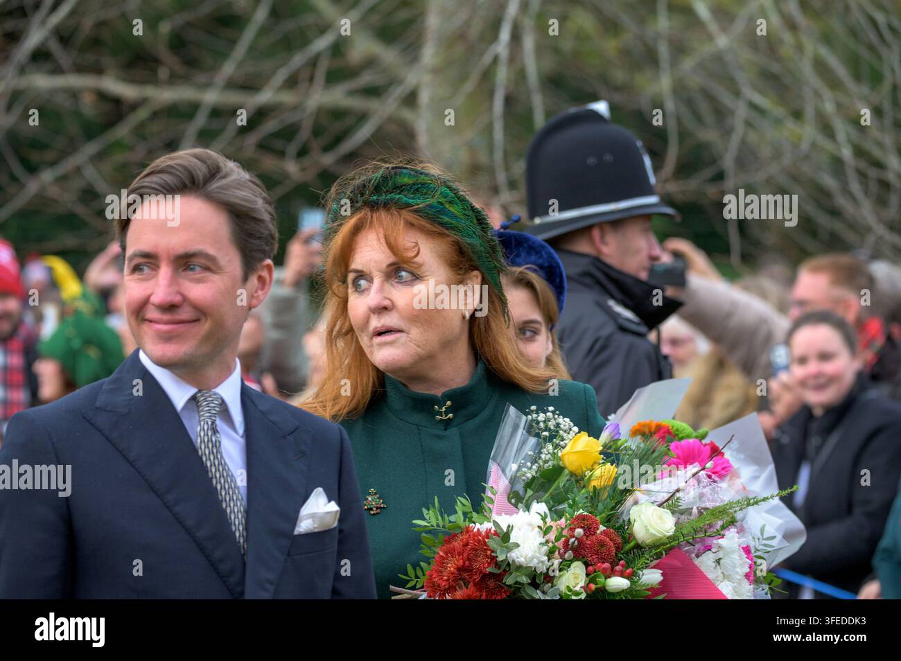 Die Herzogin von York mit Edoardo Mapelli Mozzi nach dem Besuch des Weihnachtsgottesdienstes in der St Mary Magdalene Church in Sandringham. 25. Dezember 2023 Stockfoto