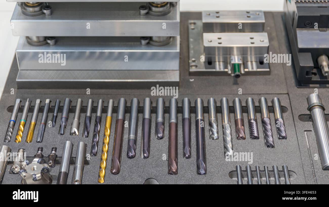 Hochwertiges Mechaniker-Bohrer-Set Robuste CNC-Sammlung Stockfoto
