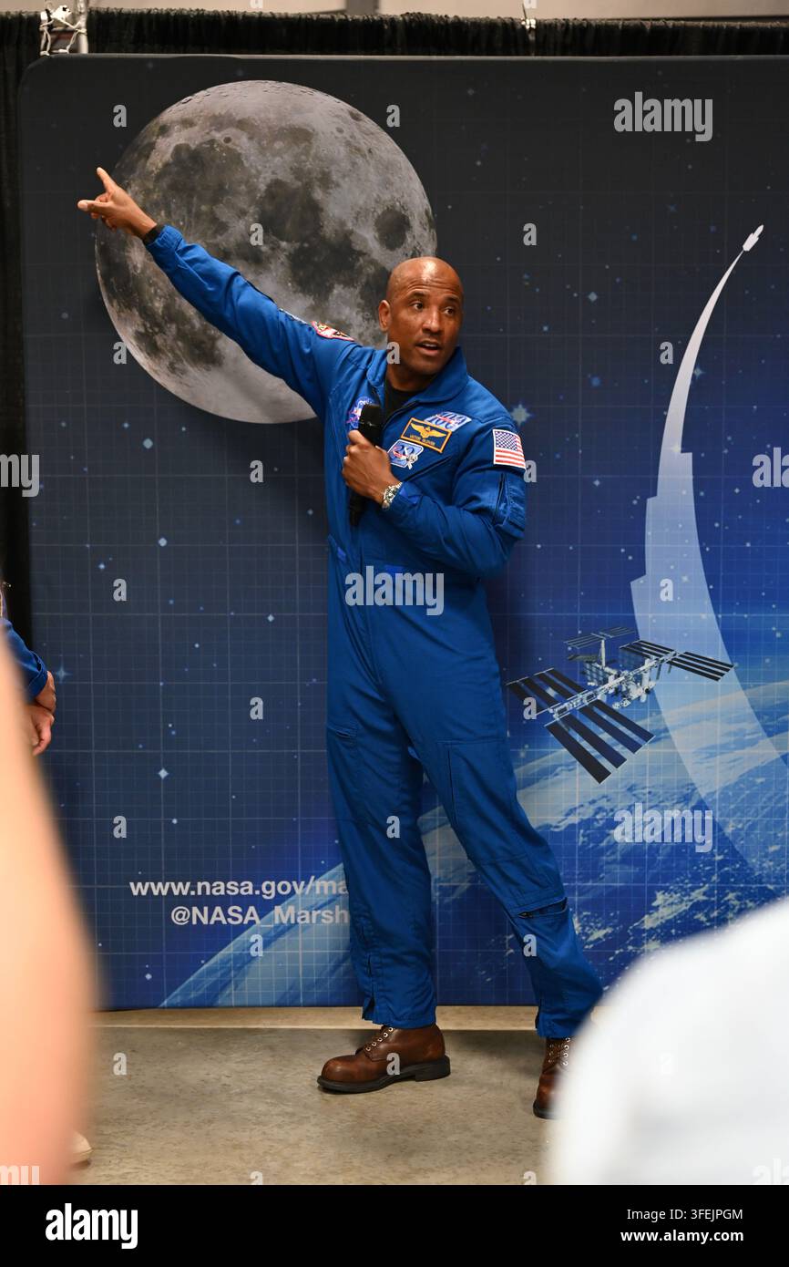 Artemis-II-Astronauten Wiseman, Glover, Koch und Hansen sprechen im NASA Marshall Stockfoto