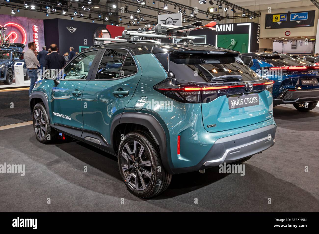 Toyota Yaris Cross-Auto, das auf der Brüsseler Automesse ausgestellt ist. Brüssel, Belgien - 9. Jan. 2026. Stockfoto
