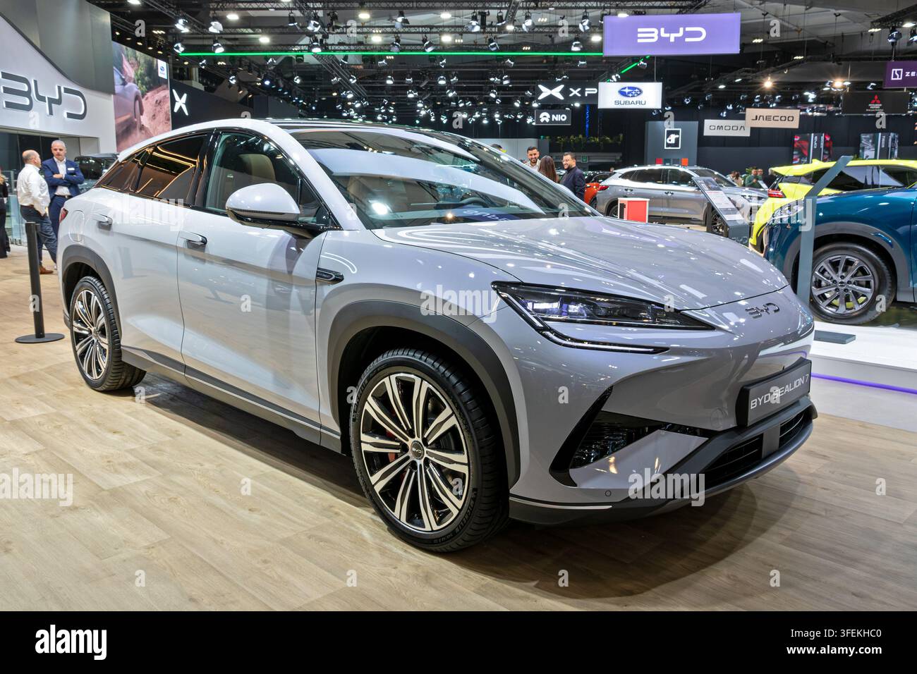 BYD Sealion 7-Auto, das auf dem Brüsseler Automobilsalon ausgestellt ist. Brüssel, Belgien - 9. Jan 2026. Stockfoto