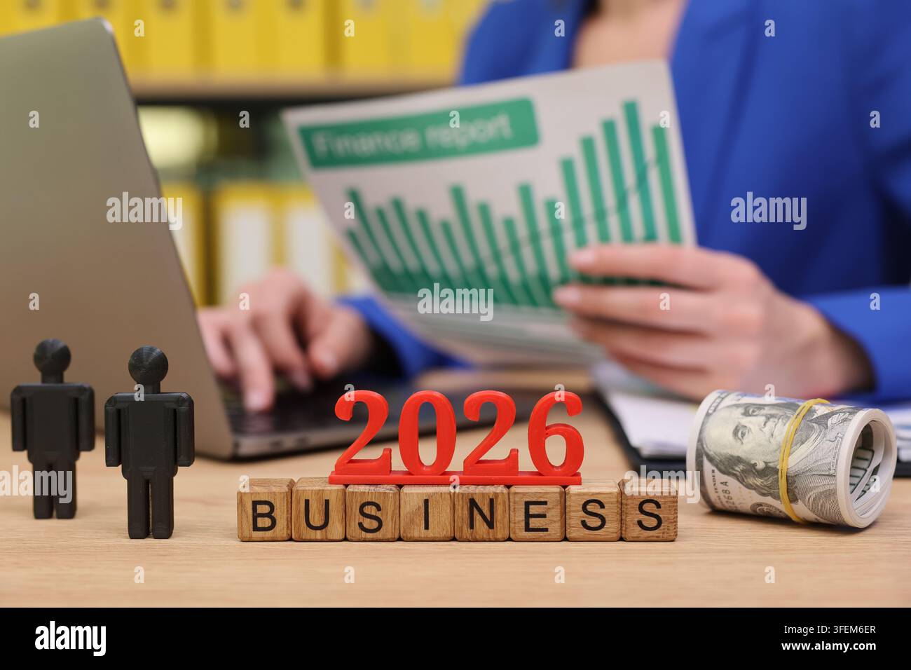 Planung für zukünftigen Erfolg im Geschäft mit Berichten und Zielen, die für 2026 gesetzt sind Stockfoto