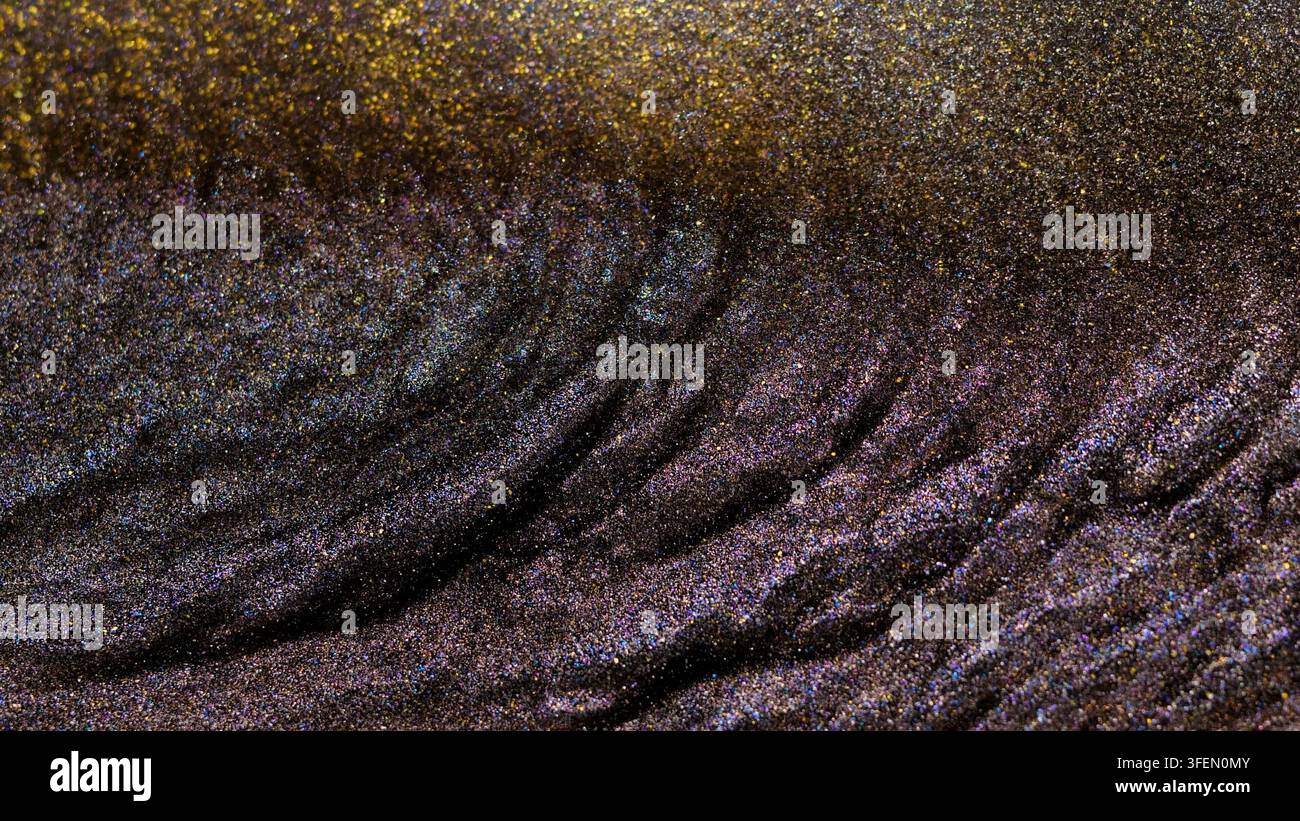 Makroaufnahme von Alkohol-Tinte, die gemischt wird, zeigt Farben und Texturen, die sich vermischen Stockfoto