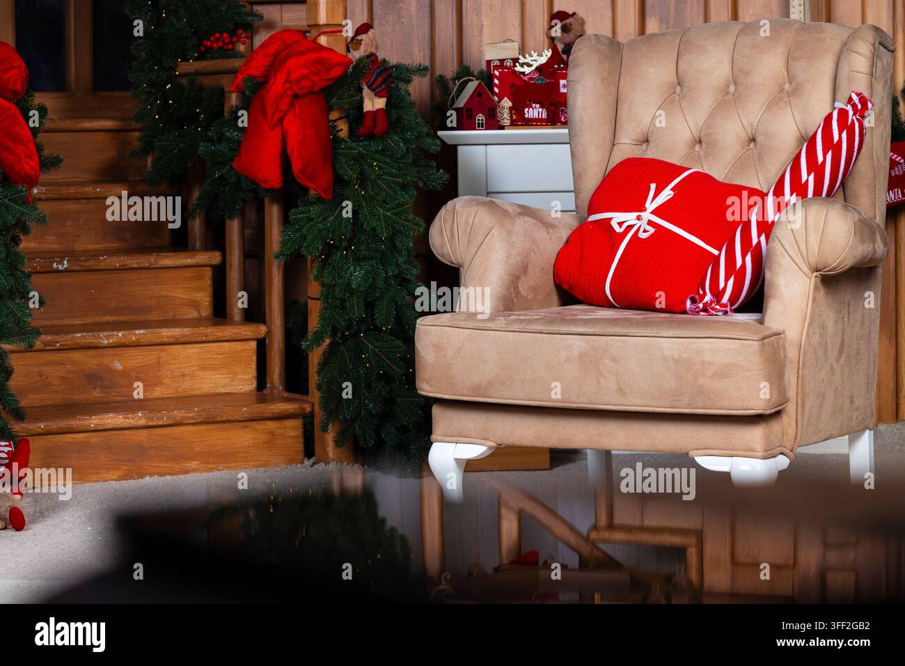 Weihnachtsgeschenk-Häuschen-Innenraum der Dezemberferien festliche Zeit Werbekonzept Innenumgebung Stockfoto