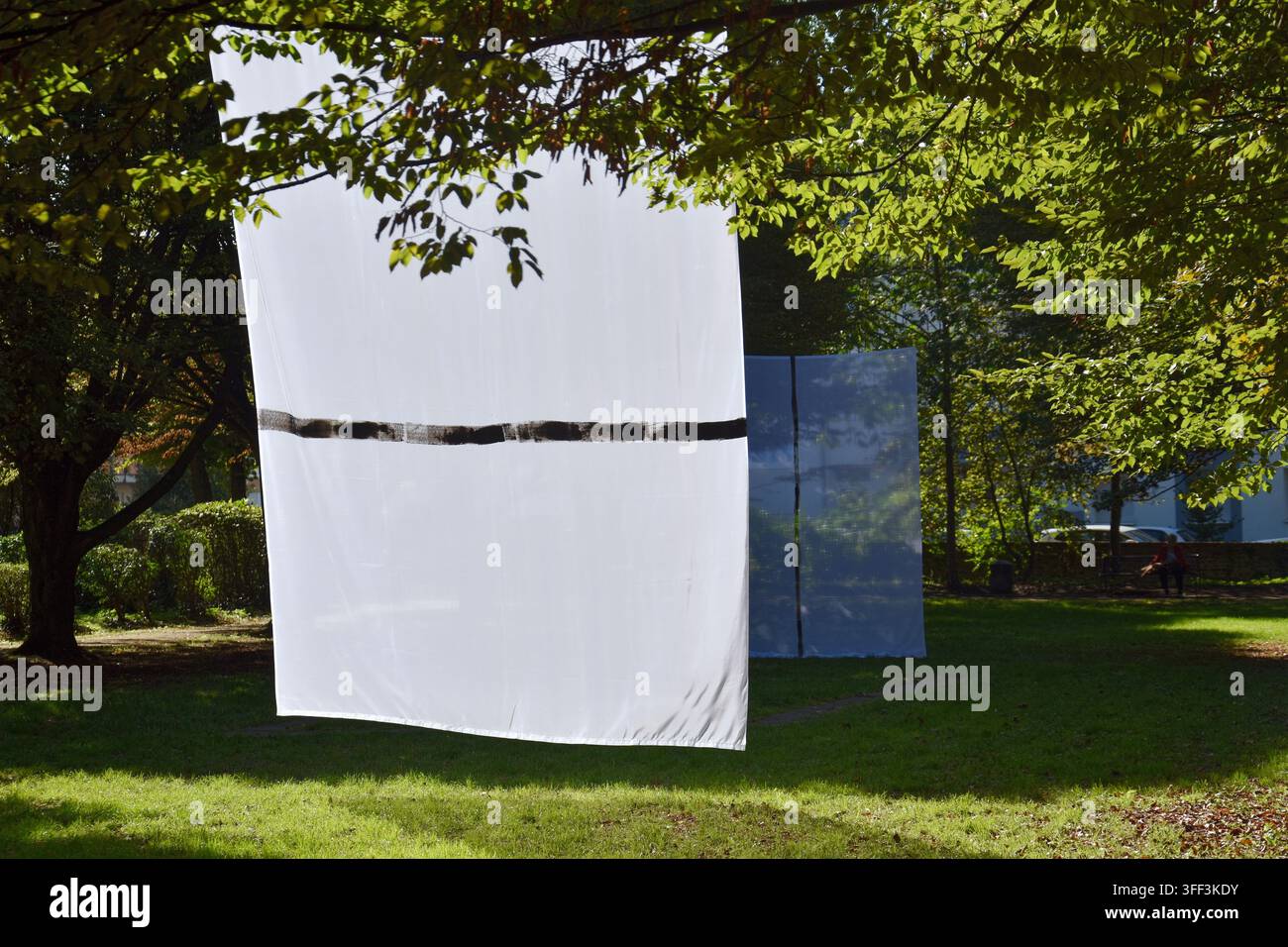 Ausstellung für temporäre Skulpturen und Kunst im öffentlichen Raum der IG Kunst im Park im Kölner Vorgebirgspark (Zollstock). Mit Arbeiten von Rochus Stockfoto