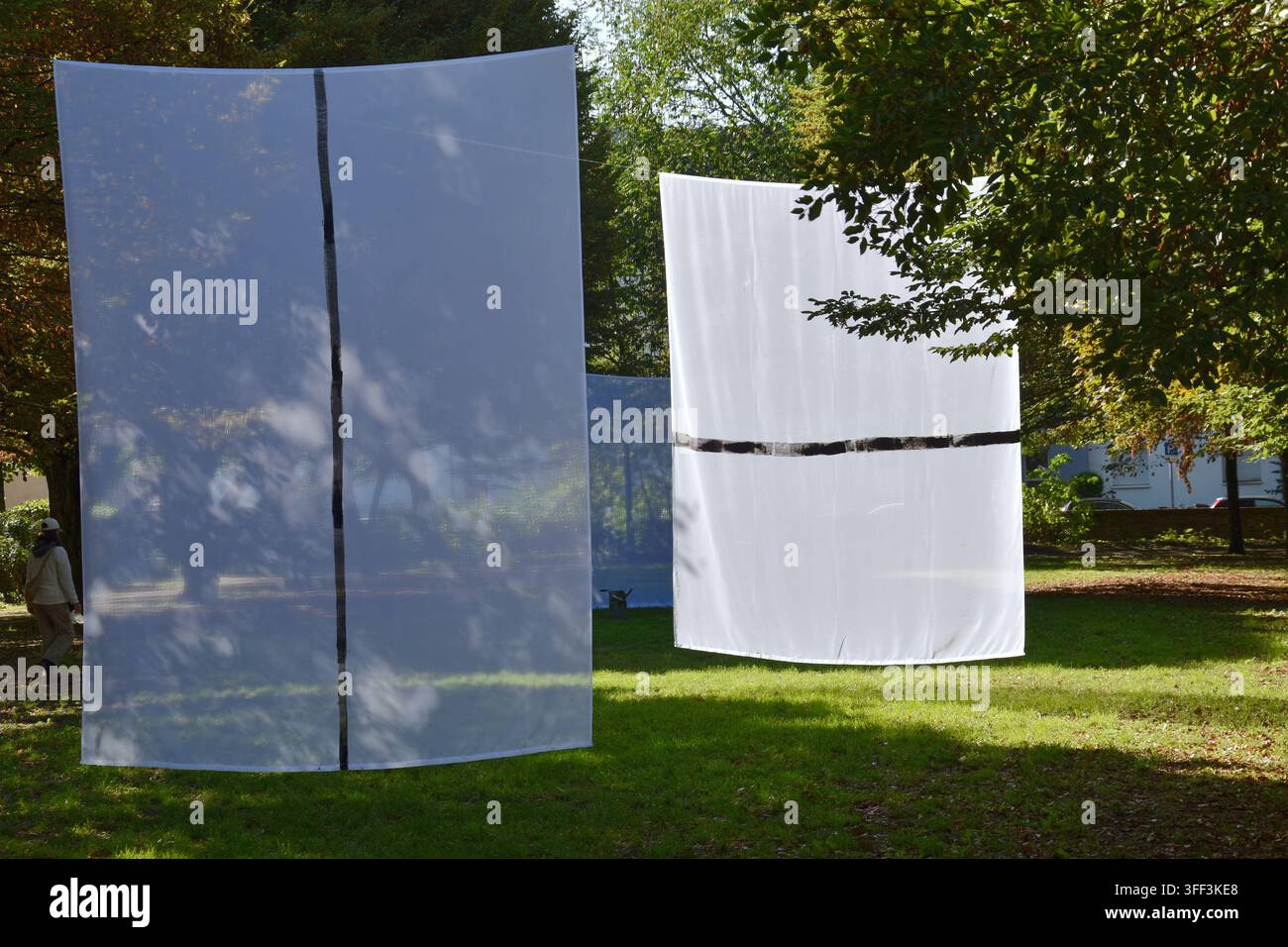 Ausstellung für temporäre Skulpturen und Kunst im öffentlichen Raum der IG Kunst im Park im Kölner Vorgebirgspark (Zollstock). Mit Arbeiten von Rochus Stockfoto