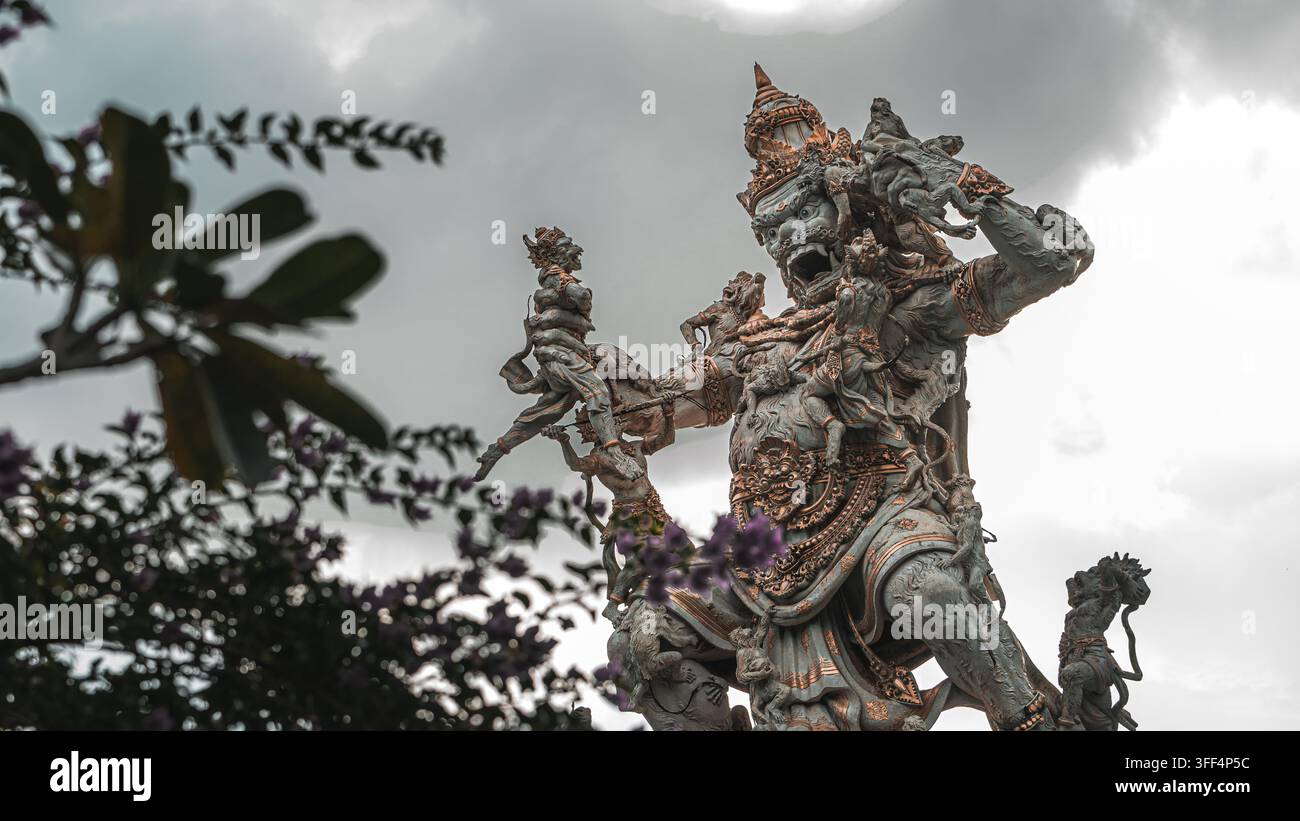 Traditionelle Statue im Uluwatu-Tempel auf Bali, Indonesien Stockfoto