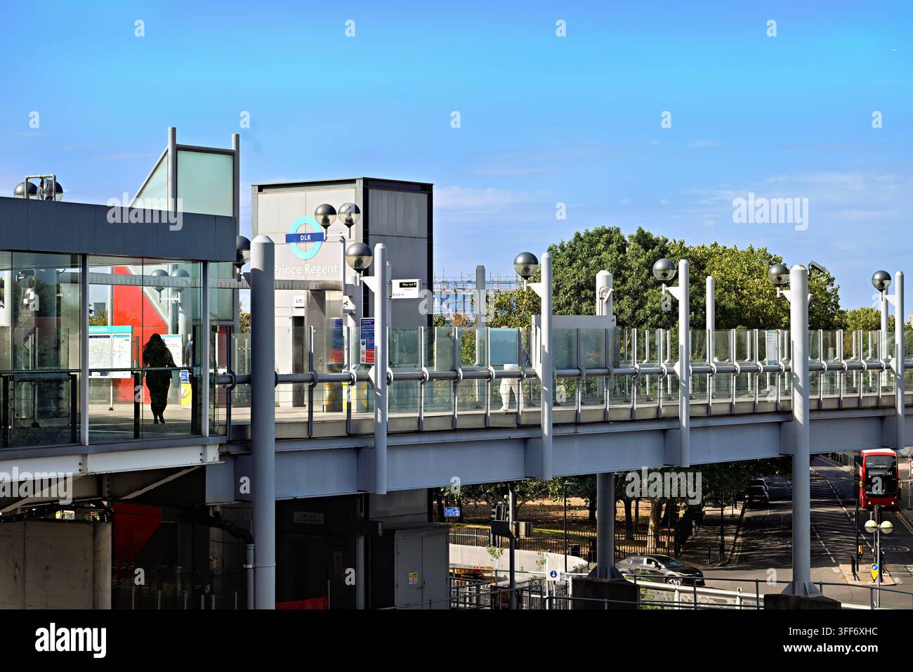 LONDON, UK. 06. Sep, 2026. Nur einen kurzen Spaziergang vom ExCeL London entfernt bietet die Prince Regent DLR Station einen schnellen und bequemen Weg für Besucher, die Veranstaltungen und Ausstellungen am Veranstaltungsort besuchen. (Foto von 李世惠/See Li/Picture Capital) Credit: See Li/Picture Capital/Alamy Live News Stockfoto