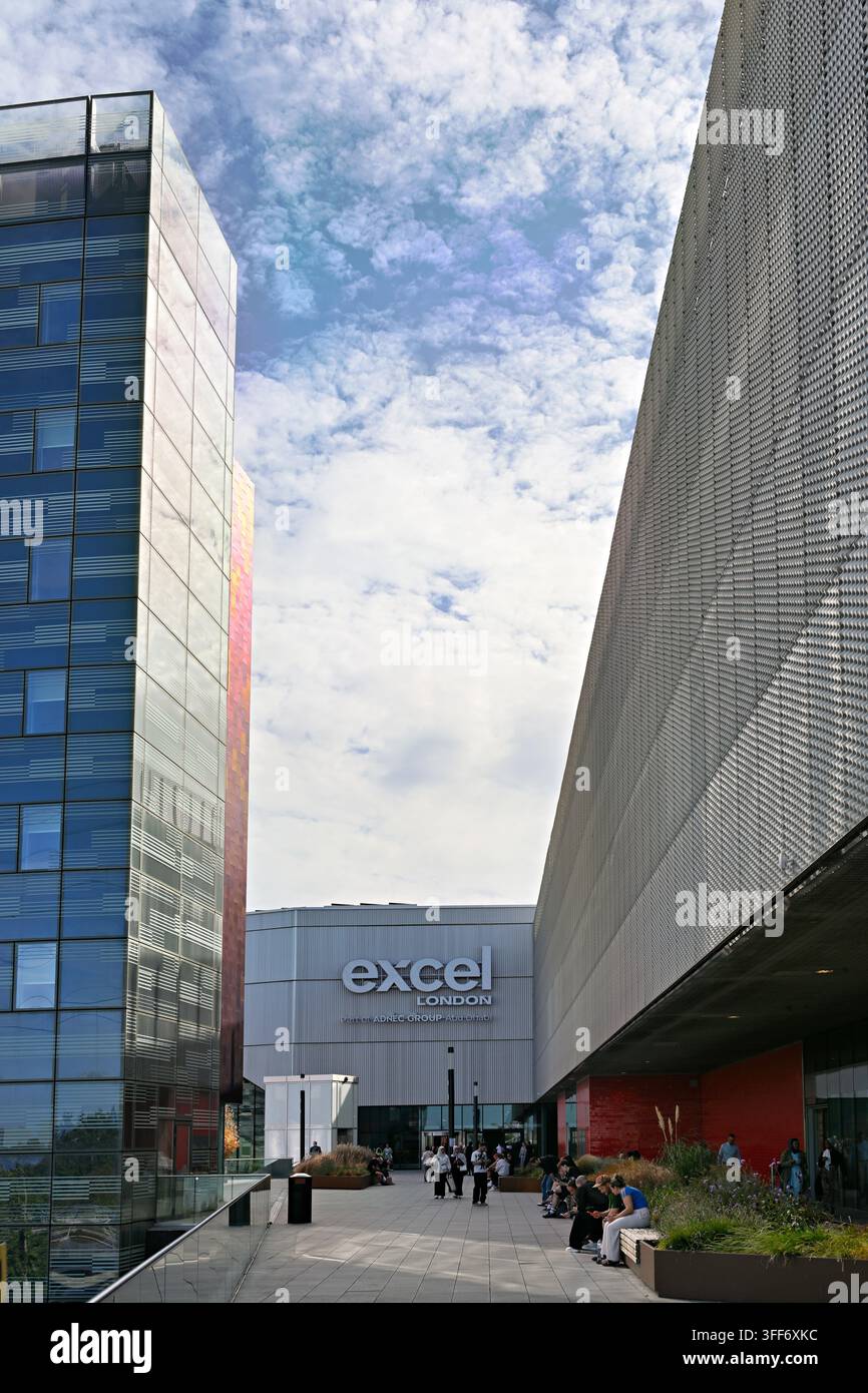 LONDON, UK. 06. Sep, 2026. Nur einen kurzen Spaziergang vom ExCeL London entfernt bietet die Prince Regent DLR Station einen schnellen und bequemen Weg für Besucher, die Veranstaltungen und Ausstellungen am Veranstaltungsort besuchen. (Foto von 李世惠/See Li/Picture Capital) Credit: See Li/Picture Capital/Alamy Live News Stockfoto