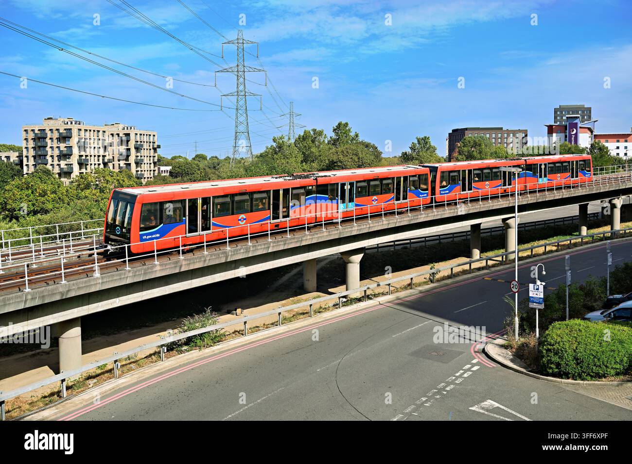 LONDON, UK. 06. Sep, 2026. Nur einen kurzen Spaziergang vom ExCeL London entfernt bietet die Prince Regent DLR Station einen schnellen und bequemen Weg für Besucher, die Veranstaltungen und Ausstellungen am Veranstaltungsort besuchen. (Foto von 李世惠/See Li/Picture Capital) Credit: See Li/Picture Capital/Alamy Live News Stockfoto