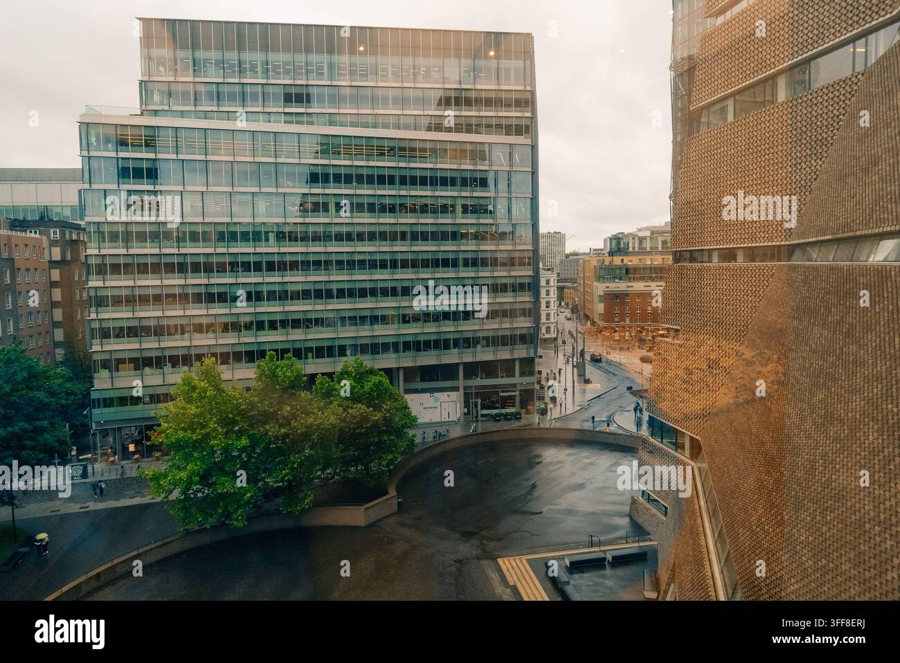 Blick von der Tate Modern in Richtung des NEO Bankside-Wohnkomplexes in Southwark, London, UK - 4. September 2026. Hochwertiges Foto Stockfoto