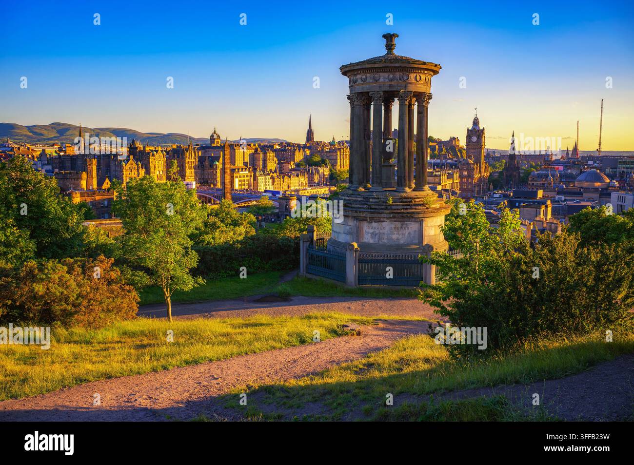 Dugald-Stuart-Denkmal bei Sonnenuntergang auf dem Calton Hill in Edinburgh, Schottland Stockfoto