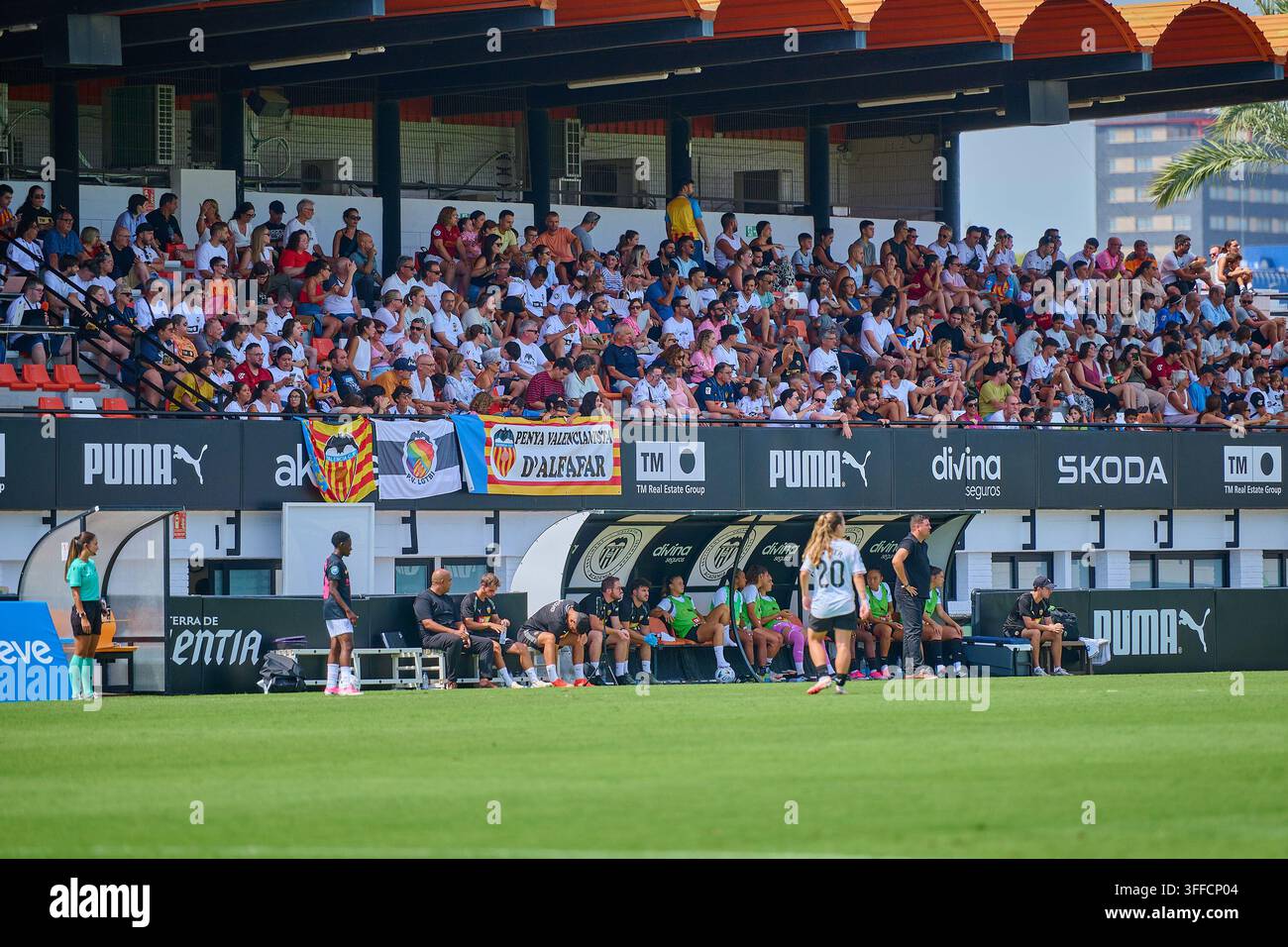Allgemeine Ansicht der Tribünen mit den Fans während des Liga F Spieltags 2 der Saison 2026-27 zwischen VCF Femenino und Madrid CFF im Antonio Puchades Stadion. Endergebnisse: VCF Femenino 1-3 Madrid CFF (Foto von David Pastor Andres / SOPA Images/Sipa USA) Stockfoto