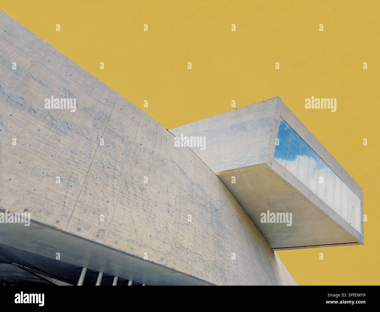 Futurististische Betonarchitektur des MAXXI-Museums mit Kragarm-Galerie Stockfoto