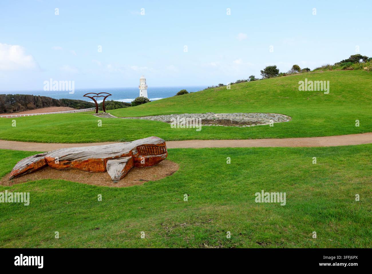 Baby Southern Right Way Meißeln & Geoglyphen-Skulptur eines Wals an der Cape Otway Lightstation, Victoria Stockfoto
