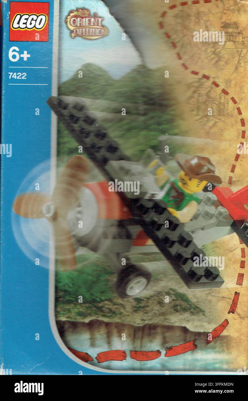 Vintage-Verpackungskunst für den Einzelhandelsartikel LEGO Orient Expedition Thema Set Nummer 7422, betitelt Roter Adler, mit Johnny Thunder Minifigur. Stockfoto