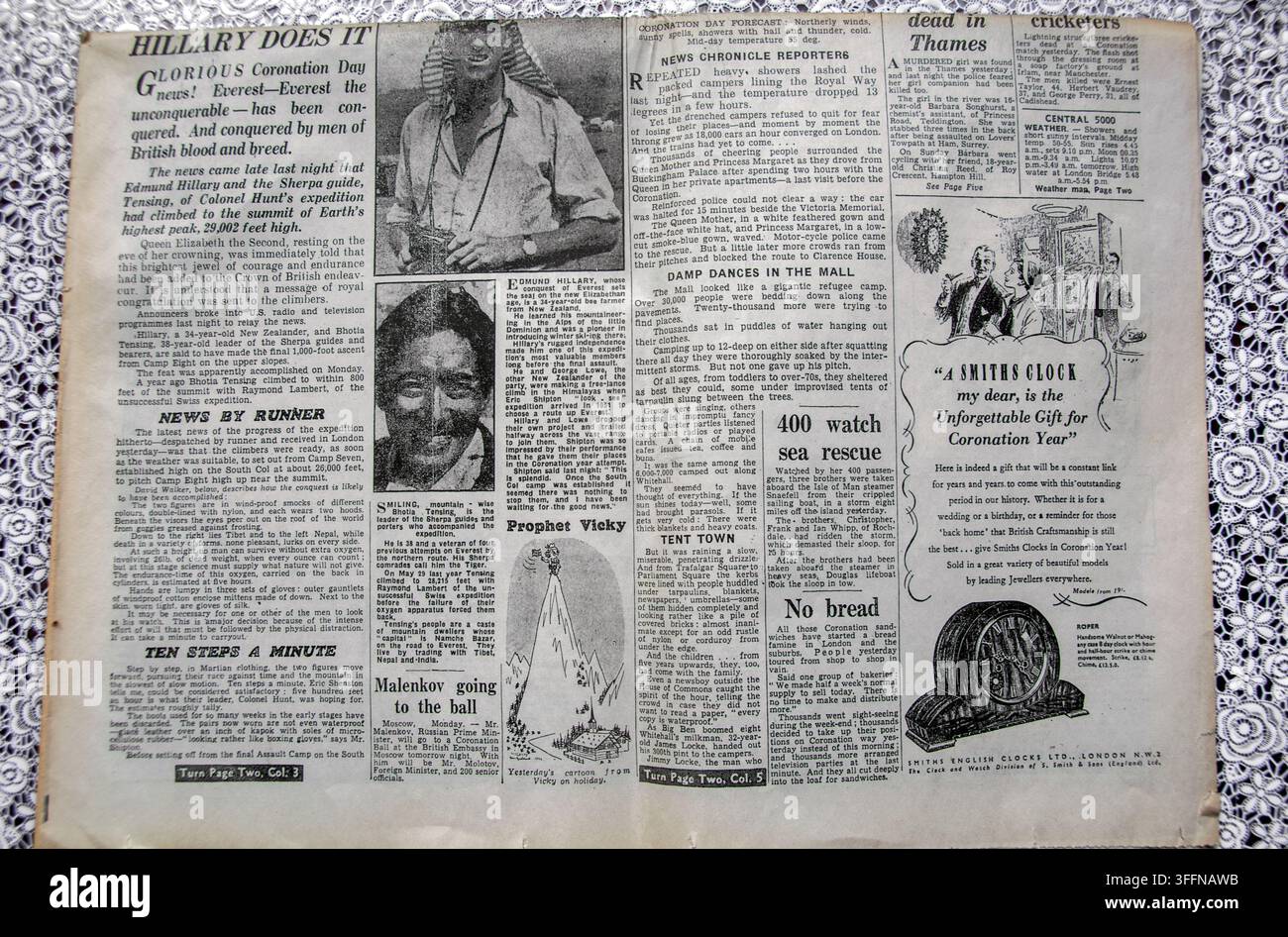 Archivbild vom News Chronicle (02. Juni 1953), das über die britische Everest-Expedition berichtete, die den Gipfel erreichte Stockfoto