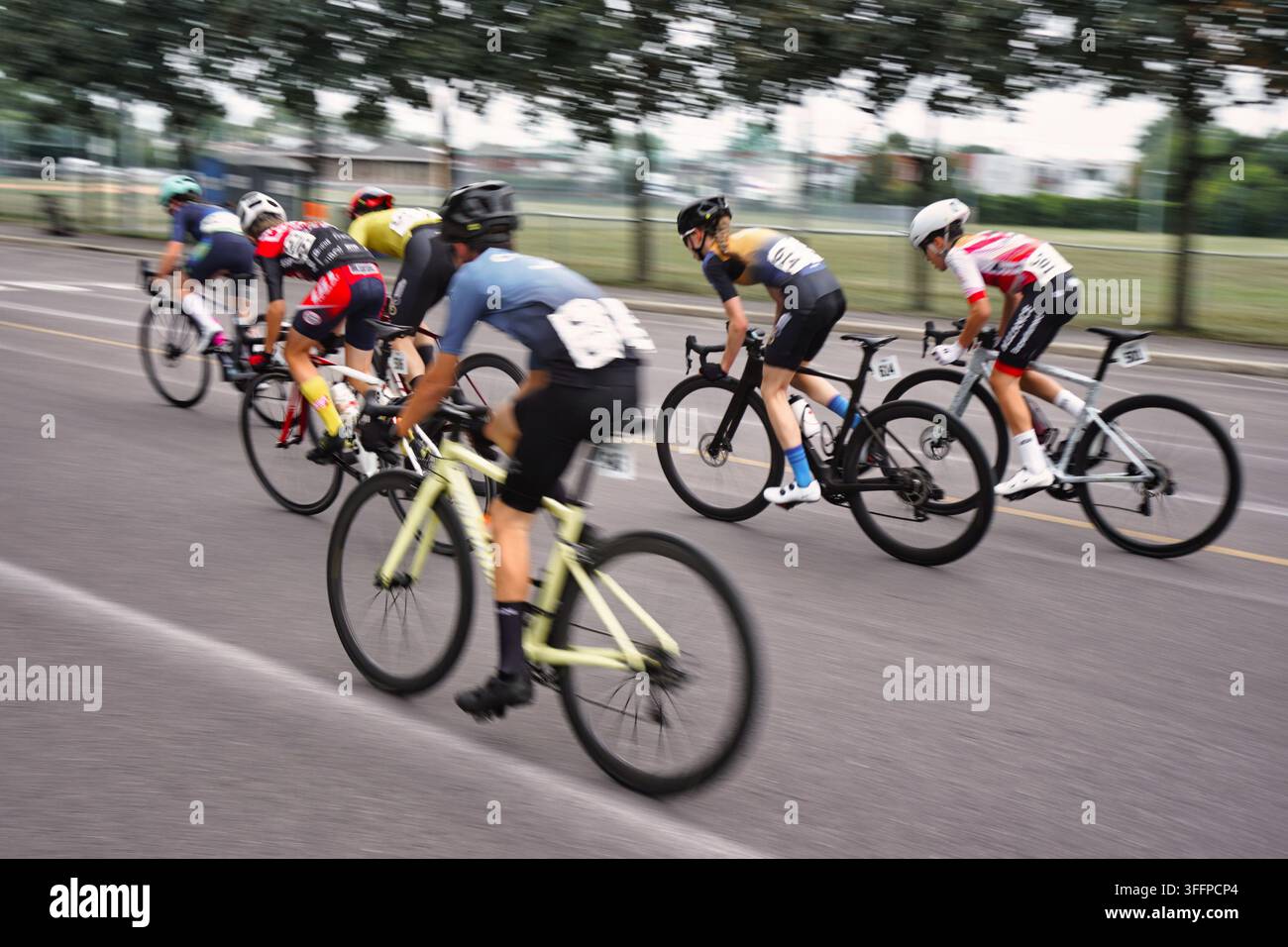Rennradwettbewerb in den Straßen der Stadt. Stockfoto