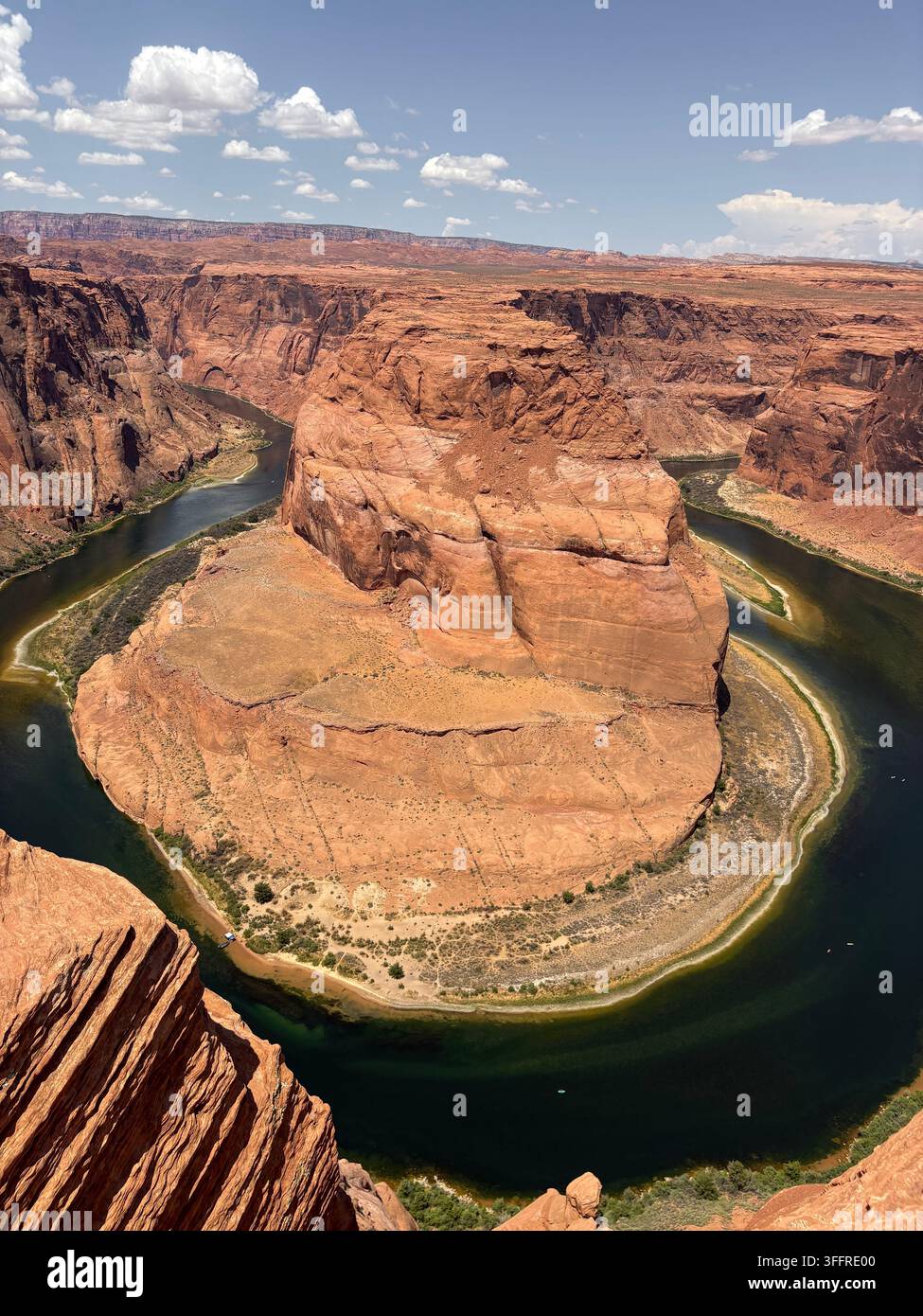 Horseshoe Bend in Arizona, Colorado River schlängelt sich durch Wüstenlandschaft, Arizona, USA Stockfoto