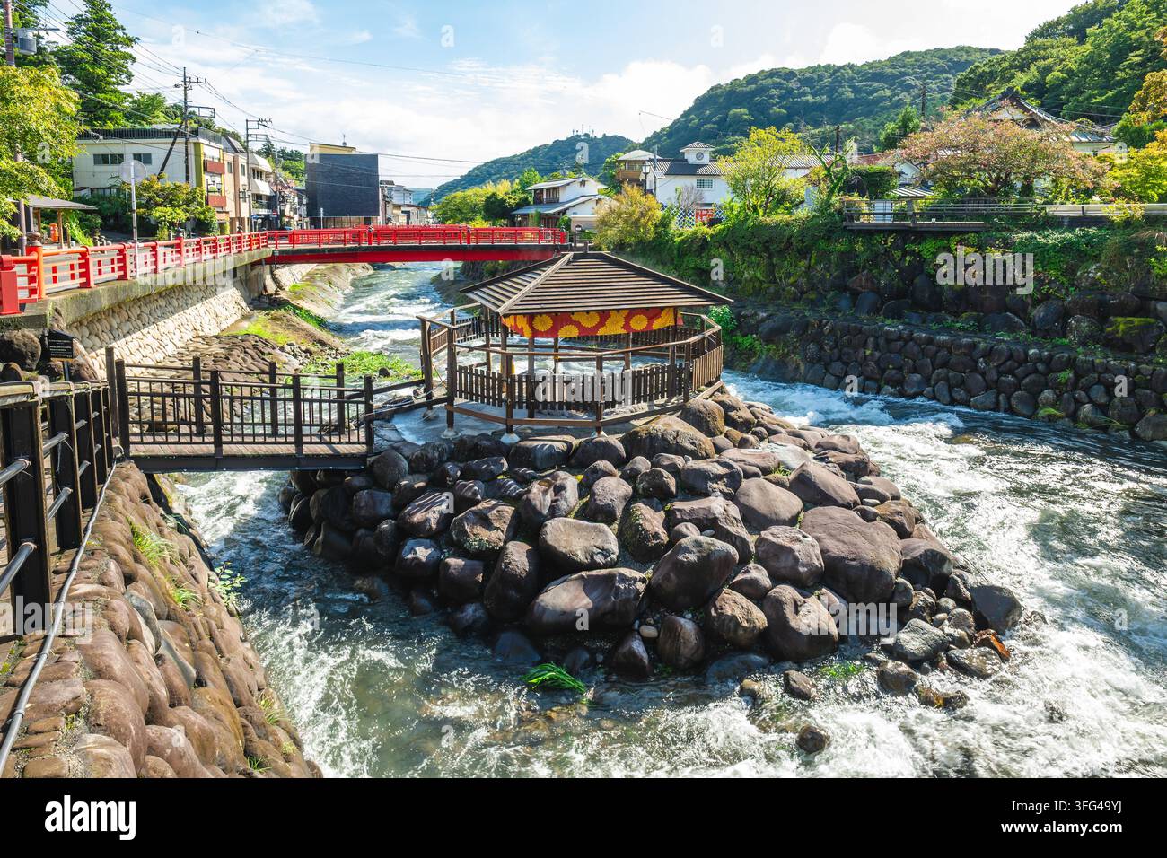 Tokko no Yu befindet sich in der Mitte des Katsura-Flusses in Shuzenji, Izu City, Japan Stockfoto