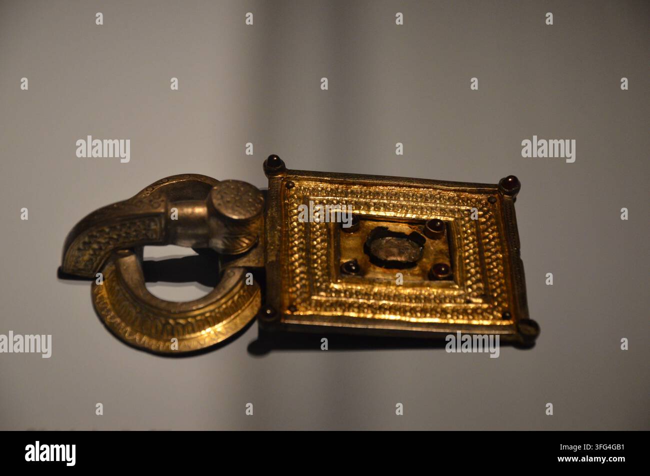 Nürnberg, Deutschland 10.19.2019: Westgotische Bronzebuckelschnalle Stockfoto