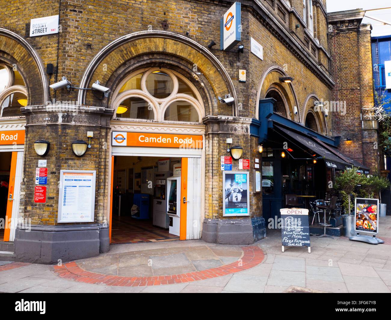 Camden Overground Station – London, England Stockfoto