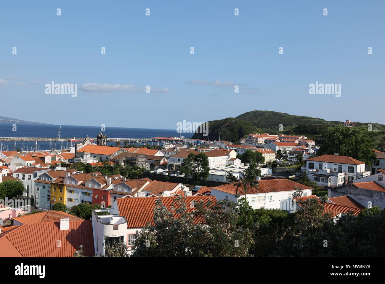 Blick über die Dächer der Stadt Horta auf der Insel Faial, Azoren, Portugal Stockfoto