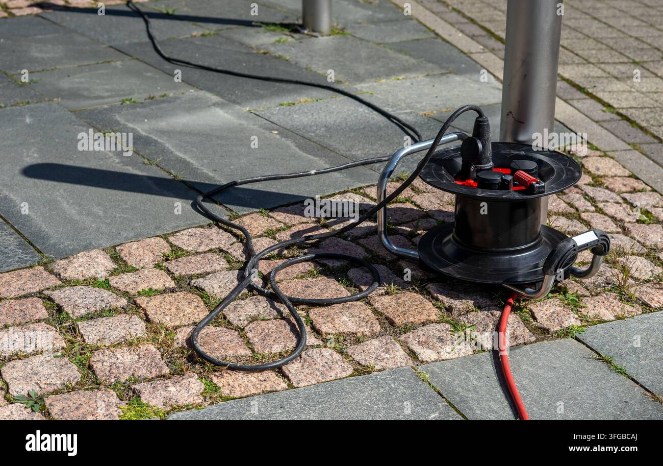Elektrisches Kabeltrommel mit Stromkabel für Elektroarbeiten Stockfoto