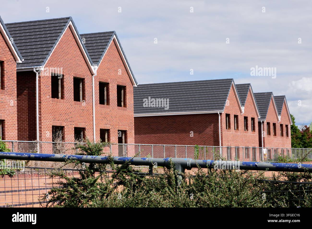 Neubau-Häuser - Wednesfield 2026 - Neue Wohnhäuser, bevor sie die letzten Handgriffe einschließlich Fenster erhalten Stockfoto